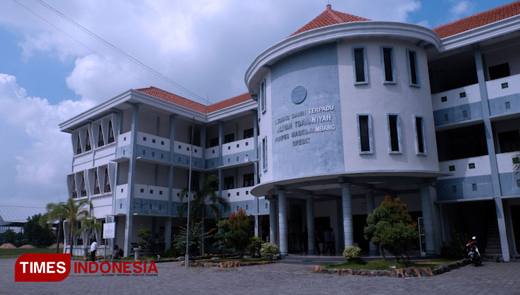 memberikan-ilmu-tambahan-di-kelas-khusus-studi-ke-Timur-Tengah-2.jpg