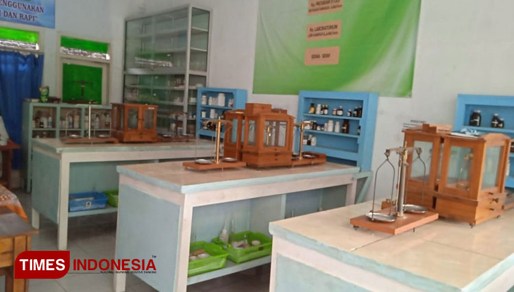  Laboratorium Farmasi SMK Kesehatan BIM Probolinggo. 