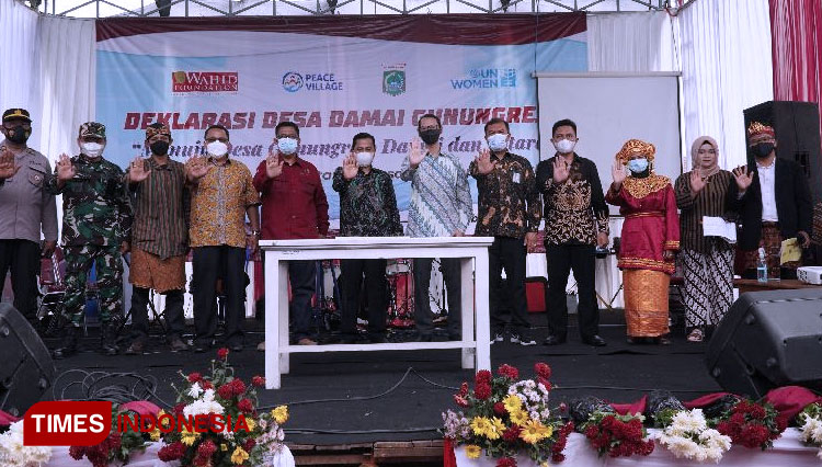 Deklarasi Desa Damai Gunungrejo Malang oleh sejumlah stakeholder. (Foto: Desa Damai for TIMES Indonesia)