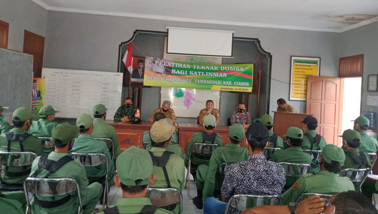 Tingkatkan Kapasitas Ketentraman, Linmas Desa Sukasari Ciamis Dapat Pelatihan