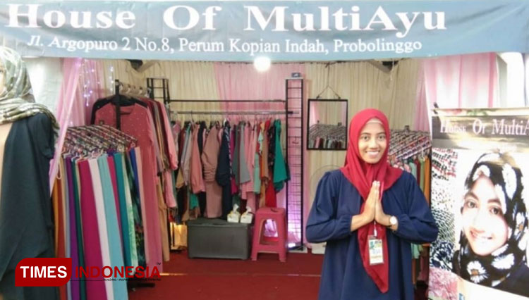 Ghanies MA, pemilik MultiAyu Hijab berada di salah satu toko hijab miliknya. (Foto-foto: Ghanies MA, for TIMES Indonesia)