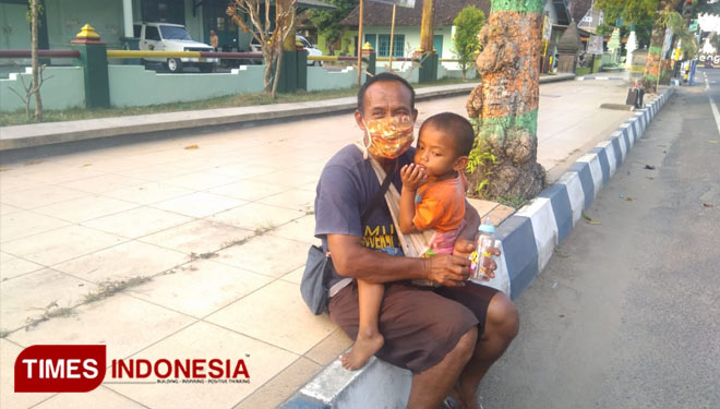 Agus Maryono, Seorang Pengemis di Perempatan Penceng Pacitan (Foto: Yusuf For TIMES Indonesia)