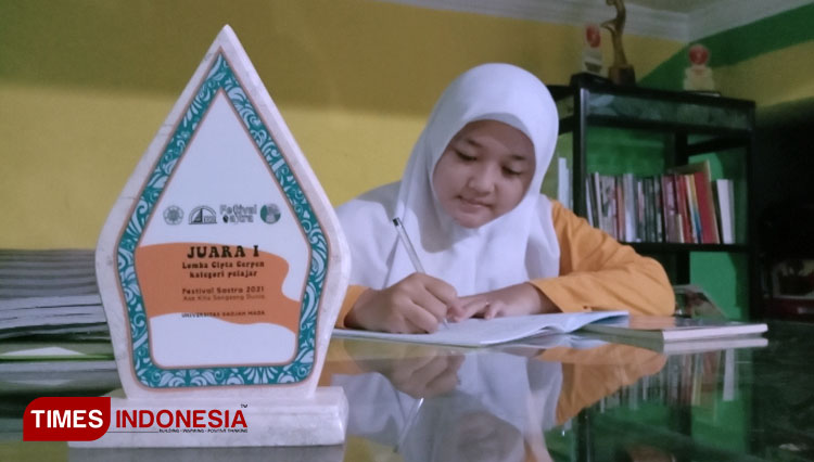 Mengenal Putri Nurul Azizah, Penulis Belia Banyuwangi dengan Segudang Prestasi