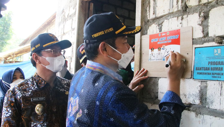 Bupati Lamongan Yuhronur Efendi saat mencanangkan program Home Care Service untuk meningkatkan layanan kesehatan di Kabupaten Lamongan, Kamis (03/06/2021). (Foto: Prokopim Lamongan/TIMES Indonesia)