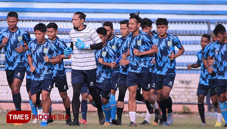 Para pemain Persela saat menjalani latihan di Stadion Surajaya Lamongan. (FOTO: MFA Rohmatillah/ TIMES Indonesia)