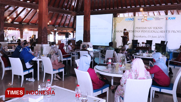 Sekjen KAN ketika memberikan sambutan acara Pertemuan Teknis Laboratorium dan Penyelenggara Uji Profisiensi (FOTO: Humas BSN for TIMES Indonesia)