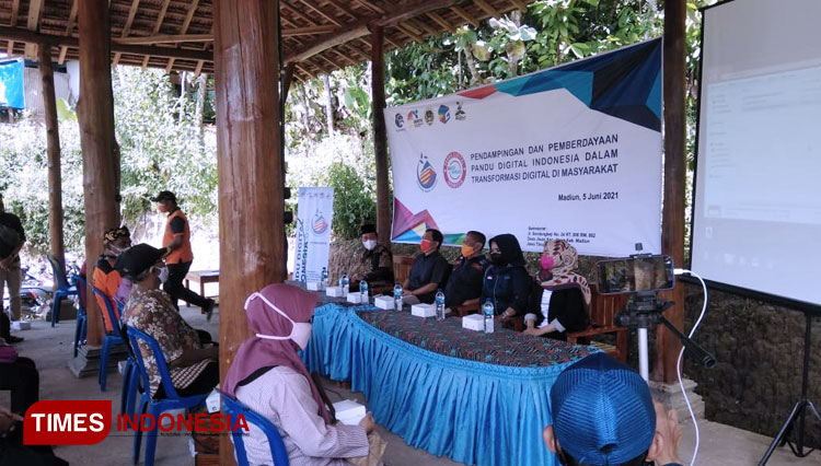 Kegiatan-pelatihan-pandu-digital-di-Desa-Batok-2.jpg