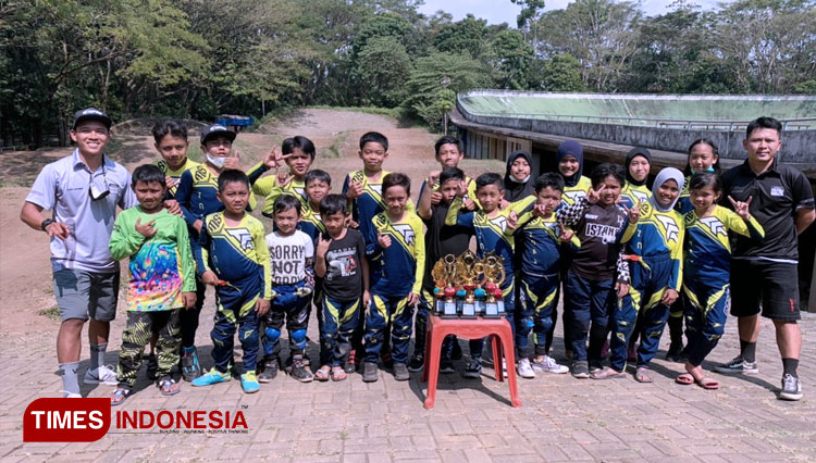 10 Pembalap ISSI Kota Batu Naik Podium di BMX Cross 2021