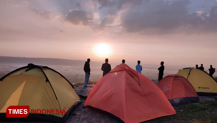 The exotic ambienece at Glodakan Hill Tuban in the morning. (Photo: Ikhwan Fahrudin/TIMES Indonesia)