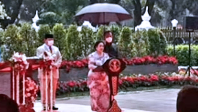 patung Bung Karno b