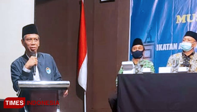 Ketua PW IKA PMII Jawa Timur, KH. Amin Said Husni saat membuka Muscab II IKA PMII Madiun. (Foto: Agus Afandi/TIMES Indonesia)
