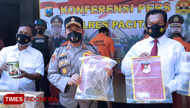 Saat Kapolres Pacitan, AKBP Wiwit Ari Wibisono berikan keterangan kepada media. (FOTO: Rojihan/TIMES Indonesia)