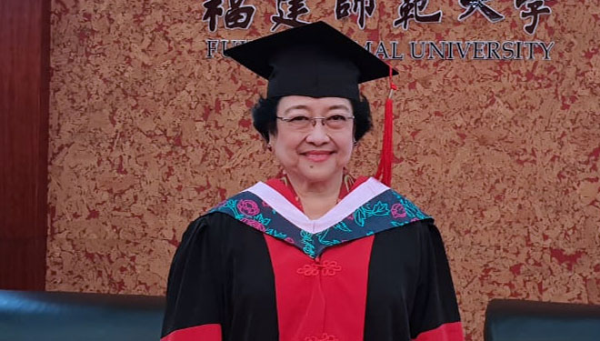 Megawati Soekarnoputri saat menerima gelar Doktor Honoris Causa dari Fujian Normal University (FNU), China pada 5 November 2018. (FOTO: Dok. PDI Perjuangan).