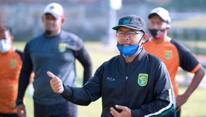 Pelatih Kepala Persebaya Surabaya, Aji Santoso dalam sebuah kesempatan latihan. (FOTO: Persebaya.id) 