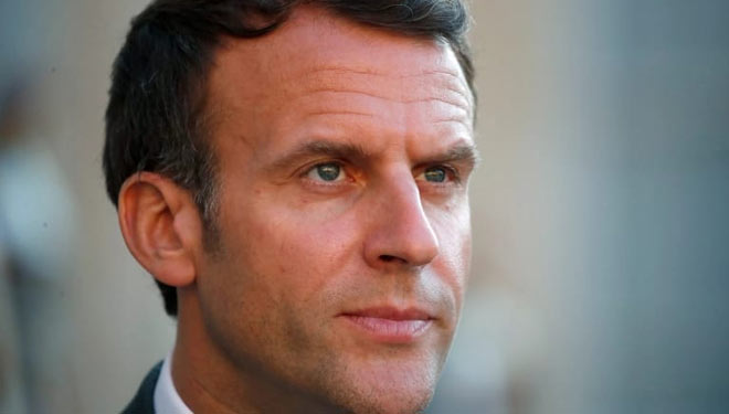 Emmanuel Macron diperkirakan akan mencalonkan diri kembali dalam pemilihan presiden tahun depan.  (FOTO: Al Jazeera/AP)