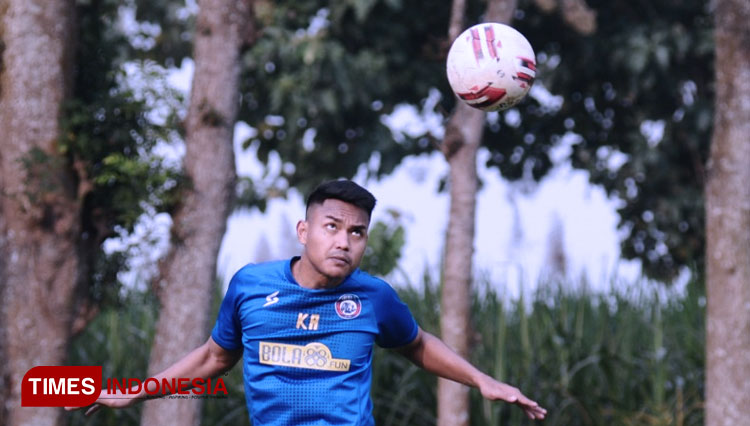 Ikhwan Ciptady saat berlatih bersama Arema FC. (Foto: Ovan Setiawan/TIMES Indonesia) 