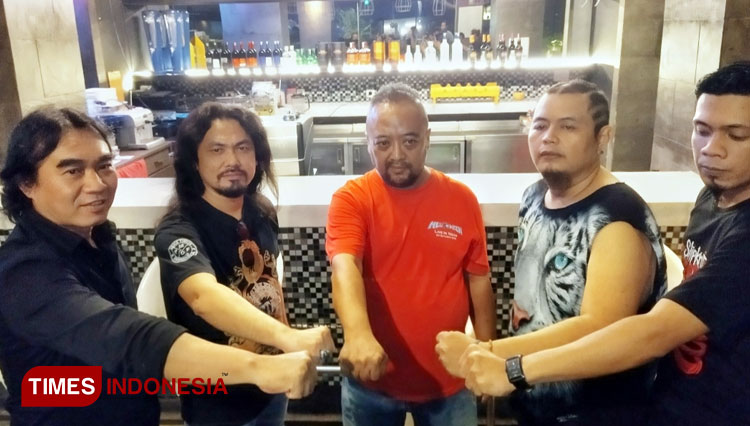 Komposisi personel Power Metal yang baru dalam rilis single terbaru berjudul Satu. (FOTO: Ammar Ramzi/TIMES Indonesia) 