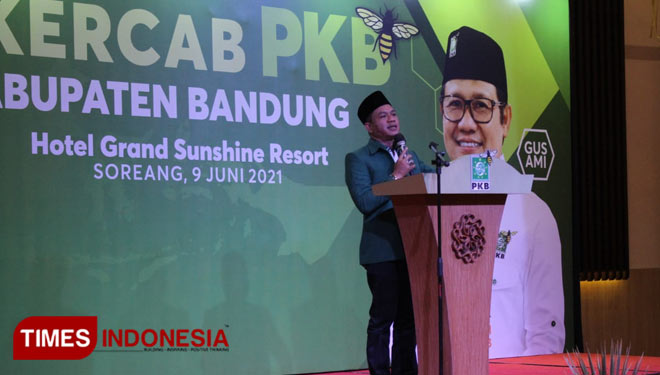 Ketua DPC PKB Kab Bandung membuk Mukercab, di Hotel Sunshine Soreang, Rabu (9/6/21). (FOTO: Iwa/TIMES Indonesia)