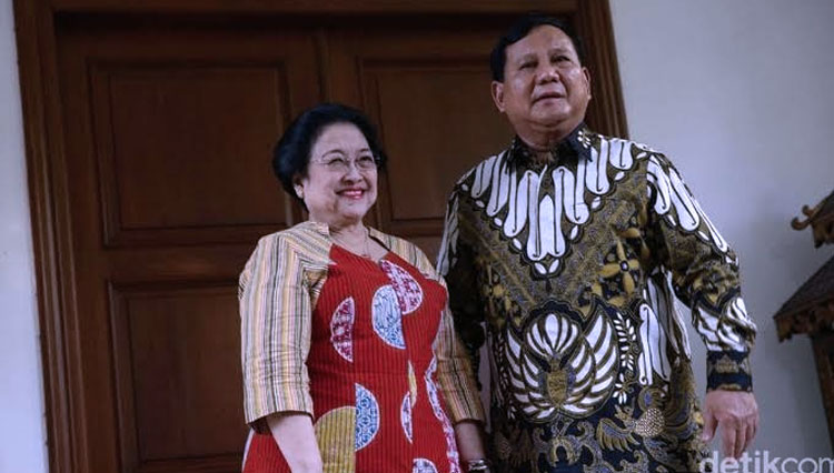 Ketua Umum PDIP Megawati Soekarnoputri saat bersama Ketua Umum Partai Gerindra Prabowo Subianto. (FOTO: detik.com)