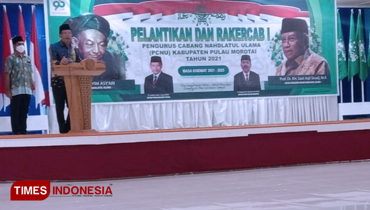 Bupati Pulau Morotai, Benny Laos, saat memberi sambutan di acara pelantikan pengurus PCNU Pulau Morotai, di Aula Kantor DPRD, Kamis (10/6/2021). (Foto: Abdul H Husain/TIMES Indonesia)
