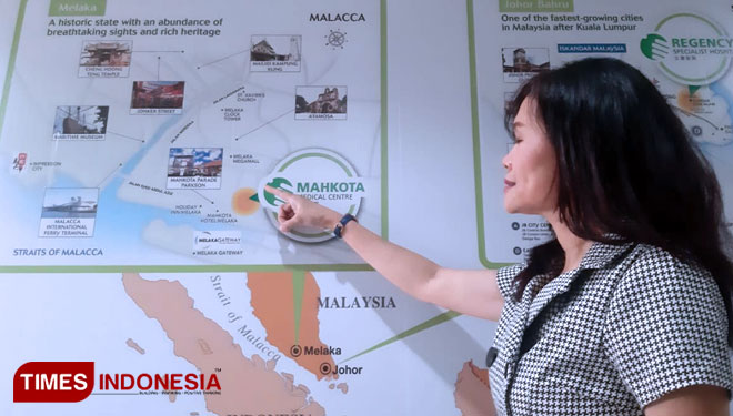 Pimpinan Kantor Perwakilan Rumah Sakit Malaysia yang berada di Indonesia, Firda Rusdiana memaparkan skema perjalanan pengobatan ke Malaysia, Kamis (10/6/2021).(Foto : Lely Yuana/TIMES Indonesia)