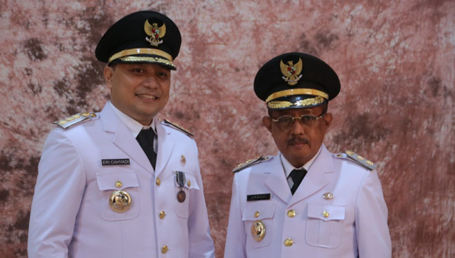 Wali Kota dan Wakil Wali Kota Surabaya, Eri-Armuji berpose usai dilantik bulan Februari lalu. (FOTO: Humas Pemkot Surabaya for Times Indonesia)