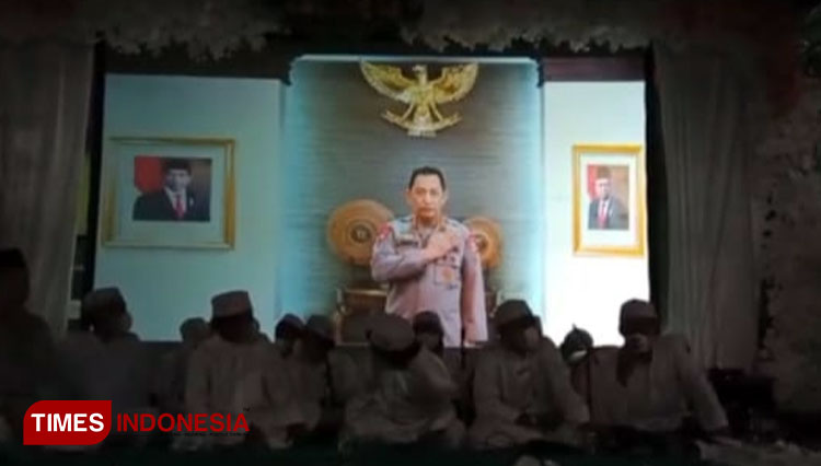 Ucapan selamat dari Kapolri Jenderal Polisi Drs. Listyo Sigit Prabowo M.Si., yang disiarkan melalui audio visual dalam rangka Harlah ke-45 Pondok Pesantren Nurut Taqwa Cermee Kabupaten Bondowoso (FOTO: Moh Bahri/TIMES Indonesia).
