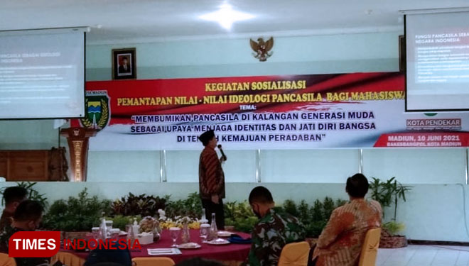Wali Kota Madiun H. Maidi memberikan materi sosialisasi pemantapan nilai-nilai ideologi Pancasila di Gedung Diklat Kota Madiun. (Foto: Romy Tri Setyo Wibowo/TIMES Indonesia)