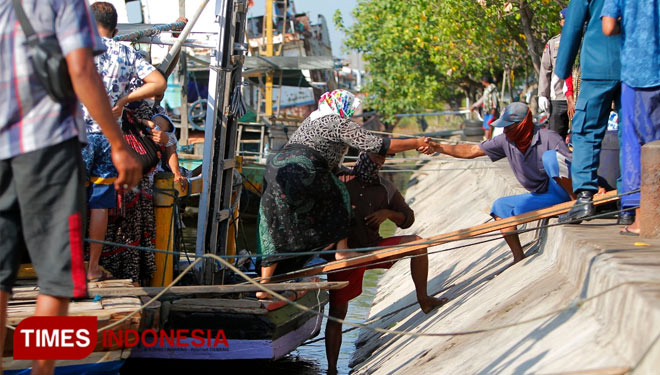 Aktifitas mobilisasi warga dari dan ke Pulau Madura masih terjadi di Pelabuhan Tj. Tembaga. (FOTO: Ryan H./TIMES Indonesia)