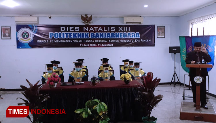 Pembina Yayasan Dipayuda yang menaungi Politeknik Drs Indarto MSi saat memberikan sambutan (FOTO: Dr Tuswadi for TIMES Indonesia)