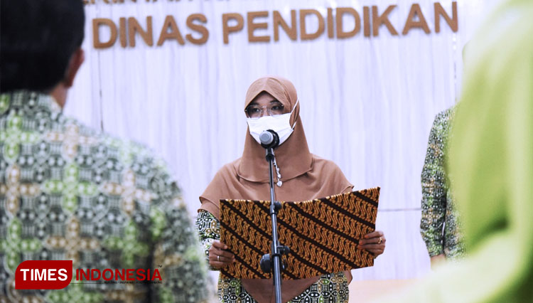 Bunda PAUD Kab Bandung Emma Dety Supriatna melantik 252 pengurus Pokja PAUD tahun 2021 – 2026 di Aula Disdik Kab Bandung, Soreang, Kamis (10/6/21). (FOTO: Humas Pemkab for TIMES Indonesia)