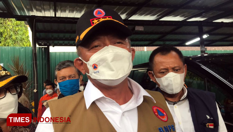 Kepala BNPB, Letjen TNI Ganip Warsito saat ditemui awak media usai melakukan peninjauan di RS Lapangan Idjen Boulevard Malang, Jumat (11/6/2021). (Foto: Rizky Kurniawan Pratama/TIMES Indonesia)