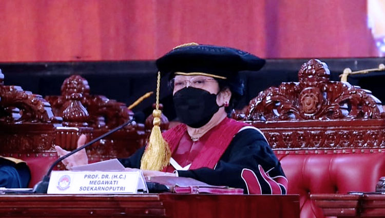 Presiden ke-5 RI Megawati Soekarnoputri saat menyampaikan orasi ilmiah pengukuhan gelar profesor kehormatan Unhan RI. (FOTO: PDI Perjuangan)