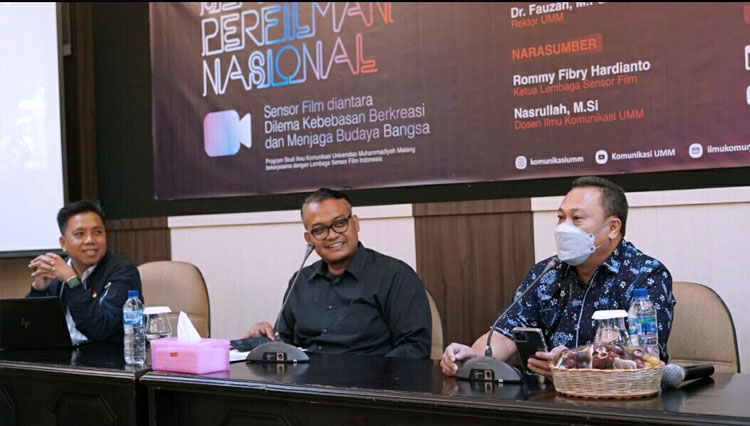 Nasrullah (kiri), Rahadi (tengah), Rommy Fibri Hardiyanto (kanan). (FOTO: Dokumen Universitas Muhammadiyah Malang) 