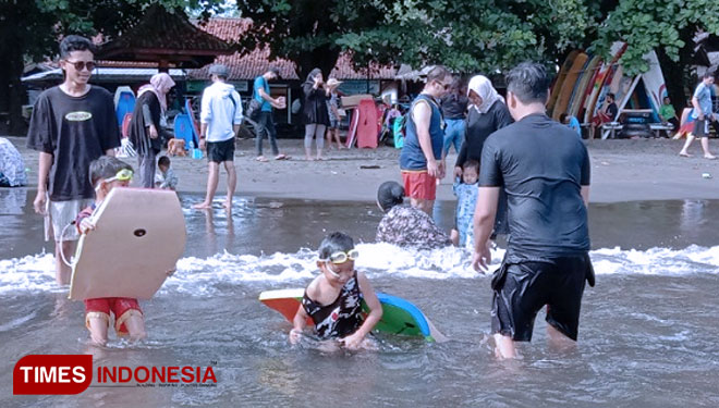 pantai Batukaras b