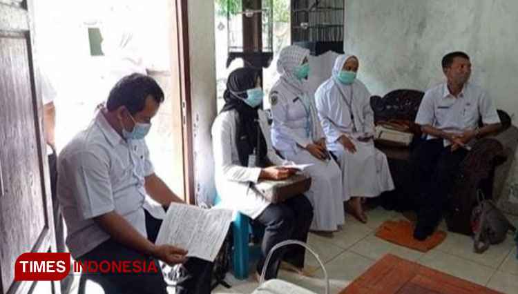 Penananganan Kasus Leptospirosis di Kelurahan Tamansari Kecamatan Bondowoso oleh pihak Puskesmas Kademangan (Foto: Puskesmas Kademangan for TIMES Indonesia).