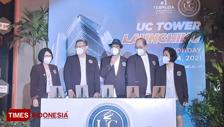 Jajaran-rektorat-saat-launching-UC-Tower-di-Universitas-Ciputra-Surabaya-2.jpg