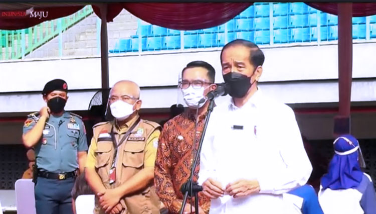 Ditemani Ridwan Kamil, Presiden Jokowi Tinjau Vaksinasi Covid-19 kepada 10 Ribu Orang