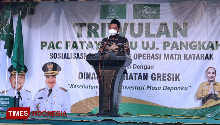 Bupati Gresik, Fandi Akhmad Yani saat membuka program layanan operasi mata gratis bagi masyarakat (FOTO: Akmal/TIMES Indonesia).