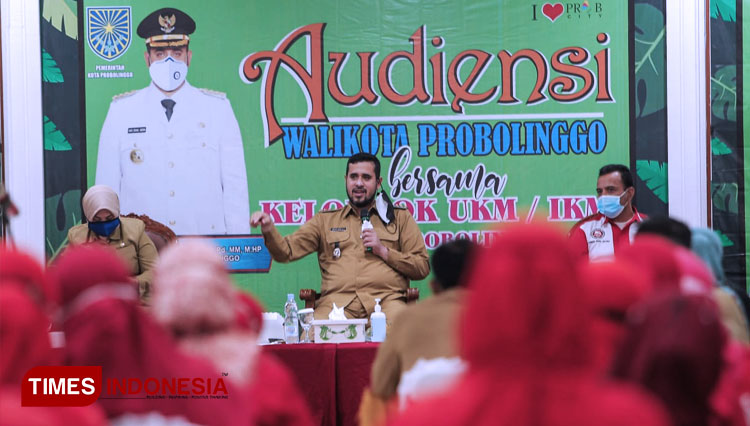 Wali Kota Probolinggo, Habib Hadi Zainal Abidin saat audiensi bersama kelompok UKM/IKM (FOTO: Ryan/TIMES Indonesia)