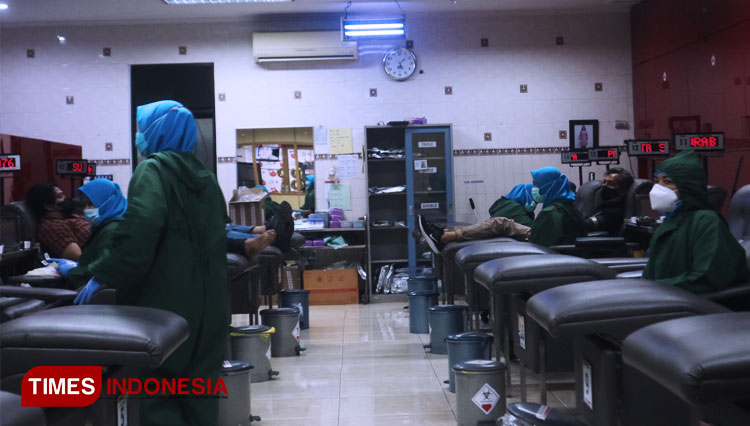 Situasi-tempat-pelayanan-donor-darah-di-UTD-PMI-Kota-Surabaya.jpg