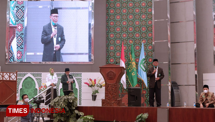 Rektor Unisma Prof Dr H Maskuri MSi saat sambutan di acara donasi dan doa bersama untuk Palestina di Gedung Bundar Unisma. (Foto: Naufal Ardiansyah/TIMES Indonesia)