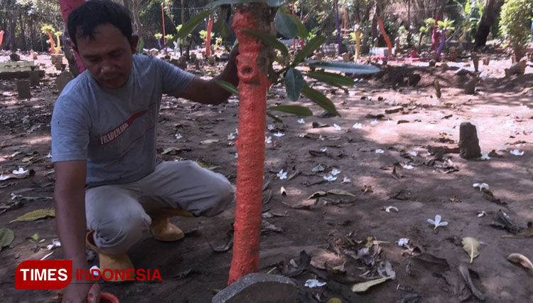 Ubah Kesan Angker, Makam di Desa Kedungmaling Kabupaten Mojokerto Dicat Warna-warni