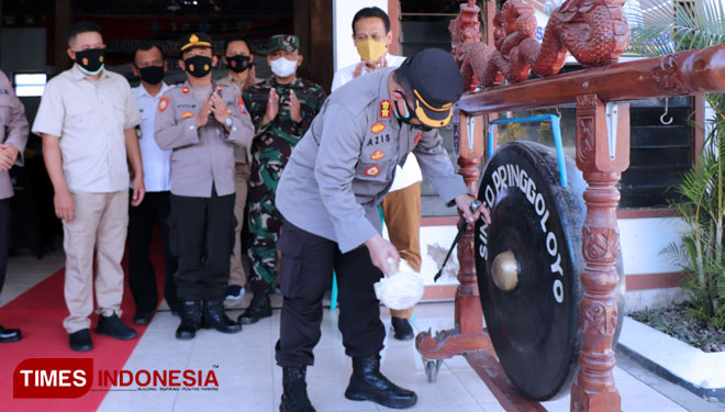 Kapolres Ponorogo AKBP Mochamad Nur Azis saat melaunching Kampung Tangguh Bersih Narkoba. (FOTO: Humas polres/TIMES Indonesia)
