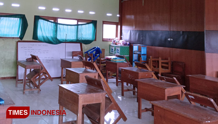 Kondisi ruang kelas di salah satu sekolah di Magetan tampak sepi karena pembelajaran tatap muka belum diizinkan. (FOTO: M Kilat Adinugroho/TIMES Indonesia)