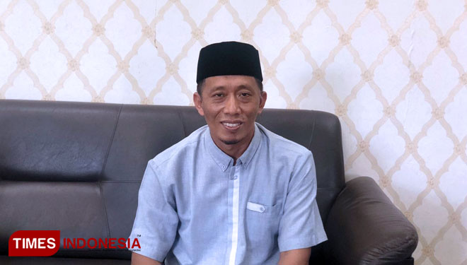 Prof. Dr. Uril Bahruddin, MA, Gubes Bidang Bahasa Arab UIN Maliki Malang saat ditemui di ruangannya. (Foto: Nadira Rahmasari/TIMES Indonesia)