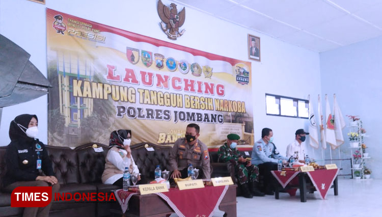 Prosesi launching Kampung Tangguh Bersih Narkoba di Balai Desa Candimulyo, Kecamatan Jombang, Kabupaten Jombang, Jawa Timur. Rabu (16/6/2021) (FOTO: Rohmadi/TIMES Indonesia)