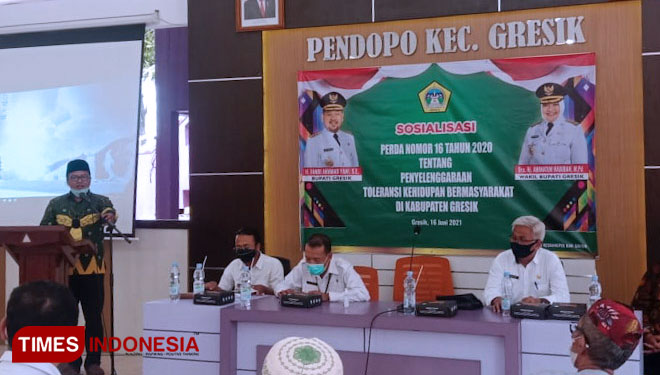 Sosialisasi peraturan daerah oleh Kesbangpol Gresik di Pendopo Kecamatan Kota Gresik (Foto: Akmal/TIMES Indonesia)