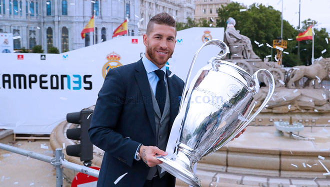 Ramos dan Trofi Liga Champions Real Madrid (foto: ange martinez/realmadrid.com)