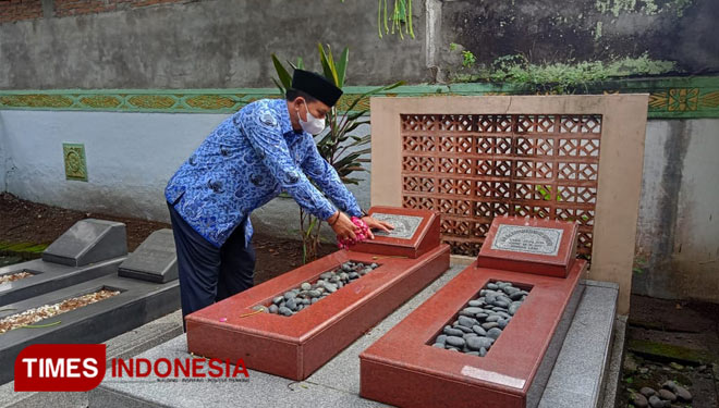 Peringati HUT ke-103 Kota Madiun, Wali Kota Ziarah Makam Mantan Bupati